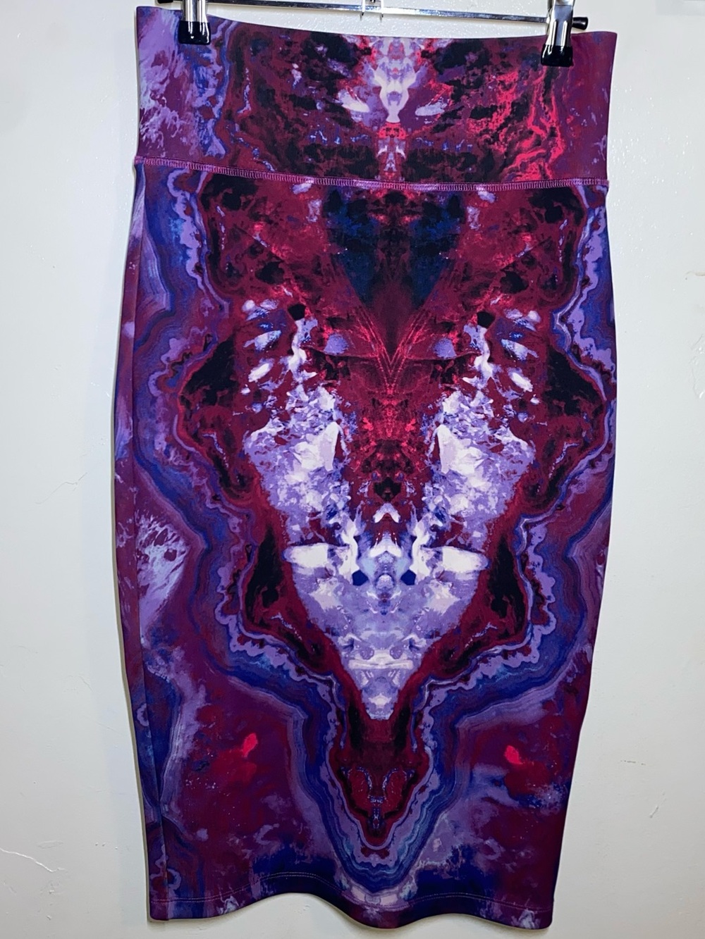 Bebe Purple and Pink Marble Print Pencil Skirt With Back Slit Size Small